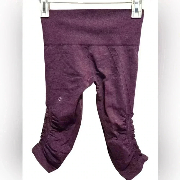 LULULEMON PURPLE CROPPED CAPRI LEGGINGS - Picture 1 of 3